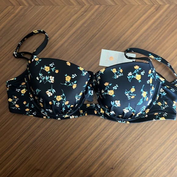 Black Flower Bikinii - Picture 3 of 4